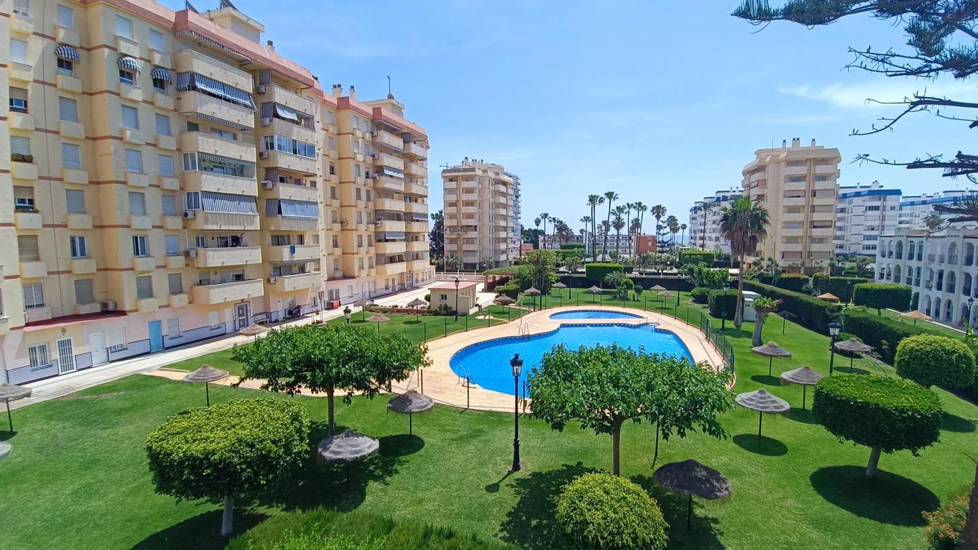 Andalucia Beach & Garden Apartment Benalmadena Bagian luar foto